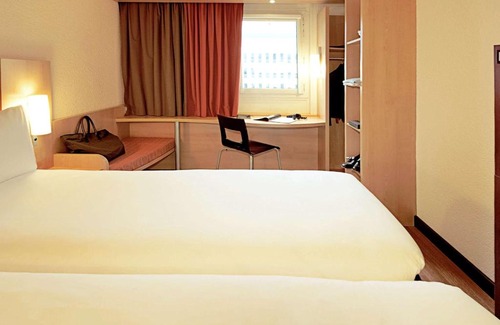 Stevenage Hotel | Pet-Friendly Stay at ibis Stevenage Centre for Families