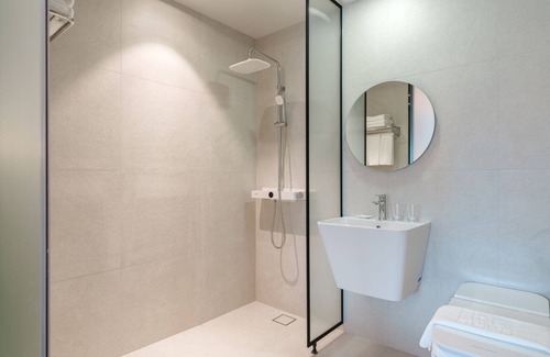 Jeonju Hotel | Roni Hotel: Wheelchair Accessible with Family-Friendly Amenities