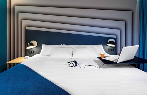 Avignon Hotel | Comfortable ibis Styles Avignon Sud with Pool & Spa