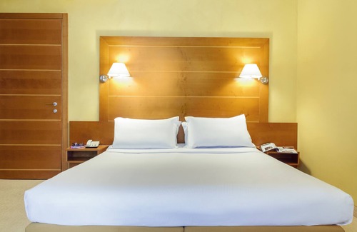 Giovinazzo Hotel | Comfortable ibis Styles Bari Giovinazzo with Pool & Dining