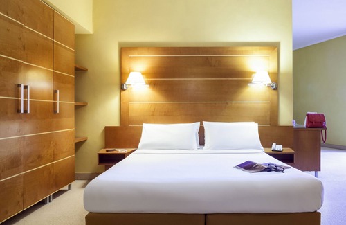 Giovinazzo Hotel | Comfortable ibis Styles Bari Giovinazzo with Pool & Dining