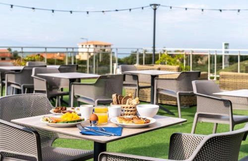 Biarritz Hotel | Cozy ibis Styles Biarritz Plage with Oceanfront Views