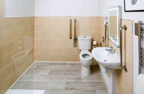 Oldbury Hotel | Comfortable ibis Styles Birmingham Oldbury with Spa & Dining