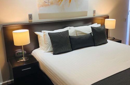 Broken Hill Hotel | Enjoy Poolside Comfort at ibis Styles Broken Hill
