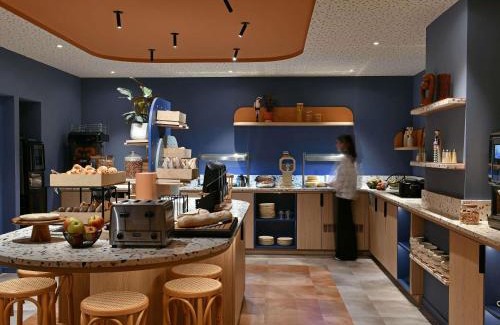 Aeropole Science Park Hotel | Convenient Ibis Styles Charleroi Airport with Ocean Views