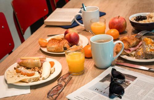 Le Coudray Hotel | Family-Friendly ibis Styles Chartres Métropole with Ocean Views