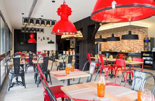 Le Coudray Hotel | Family-Friendly ibis Styles Chartres Métropole with Ocean Views