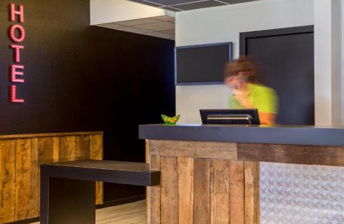 Le Coudray Hotel | Family-Friendly ibis Styles Chartres Métropole with Ocean Views