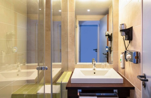 Center Hotel | Comfortable ibis Styles Evry Courcouronnes Hotel & Events