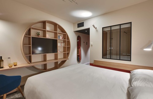 Mouilleron-le-Captif Hotel | Relaxing ibis Styles La Roche-sur-Yon with Pool & Spa