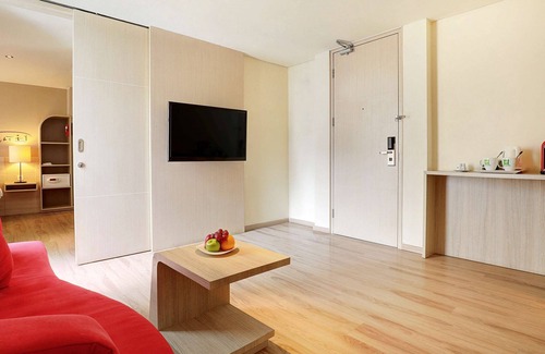 Gambir Hotel | Comfortable ibis Styles Jakarta Gajah Mada with Spa & Pool