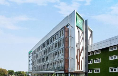Tanjung Priok Hotel | Budget-Friendly Ibis Styles Jakarta Sunter with Pool & Breakfast