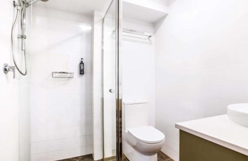 Karratha Hotel | Inviting Ibis Styles Karratha: Relax by the Pool & Dine
