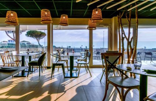 Quartier des Boucholeurs Hotel | Relax at Ibis Styles La Rochelle with Oceanfront Amenities