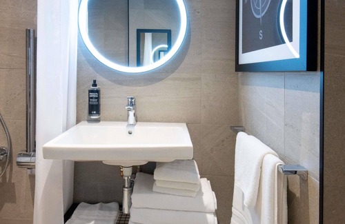 Crawley Hotel | Top-Rated Ibis Styles London Gatwick with Breakfast & More