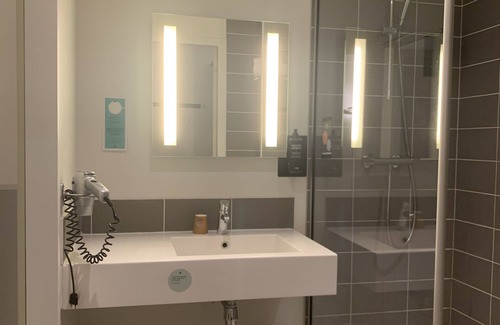 Caudan Hotel | Inviting ibis Styles Lorient Caudan with Pool & Dining Options