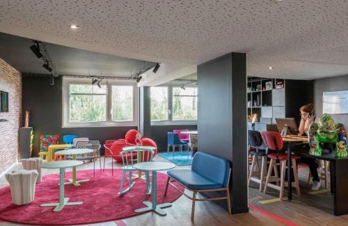 Bron Hotel | Discover ibis Styles Lyon Bron Eurexpo with Pool & Pet-Friendly