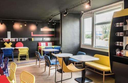 Bron Hotel | Discover ibis Styles Lyon Bron Eurexpo with Pool & Pet-Friendly