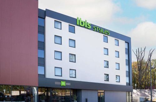 Montauban Hotel | Relax at ibis Styles Montauban with Pool & Ocean Views