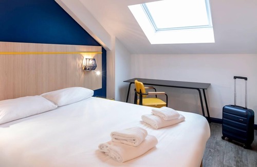 Morlaix Hotel | Discover L'Albatros: Top-Rated Hotel with Spa & Pool