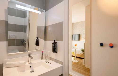 Saint-Laurent-du-Var Hotel | Explore ibis Styles Nice Cap 3000 with Pool and Spa