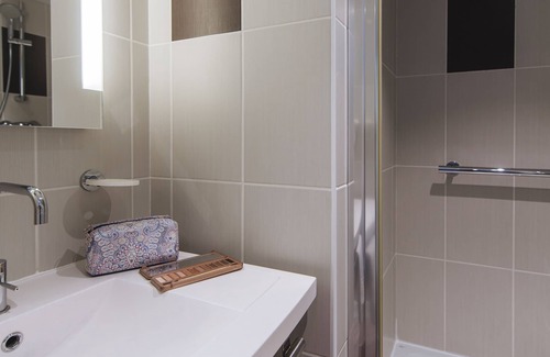 L'Arenas Hotel | Stylish ibis Styles Nice Aéroport with Pool & Spa Access