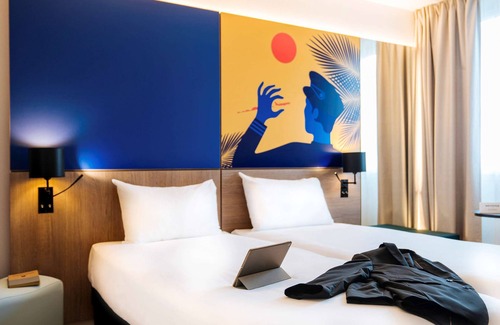 L'Arenas Hotel | Stylish ibis Styles Nice Aéroport with Pool & Spa Access