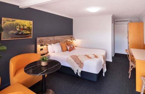 Orange East Hotel | Experience Comfort at ibis Styles Orange: 4-Star Getaway