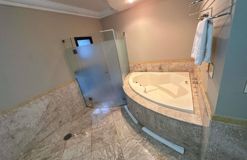 Presidente Prudente Hotel | Stylish Stay at ibis Styles Presidente Prudente with Pool & Spa