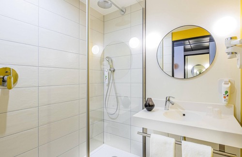 Quartier de la Maison-Blanche Hotel | Guest Rated: ibis Styles Paris Meteor with Spa & Family Amenities