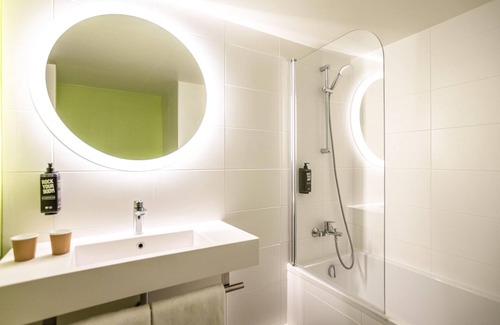 La Gare Hotel | Stylish ibis Styles Perpignan Centre Gare with Spa & Dining
