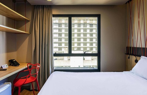 Auxiliadora Hotel | Stylish Ibis Styles Porto Alegre with Spa & Family Comfort