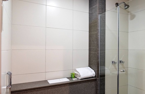 Auxiliadora Hotel | Stylish Ibis Styles Porto Alegre with Spa & Family Comfort