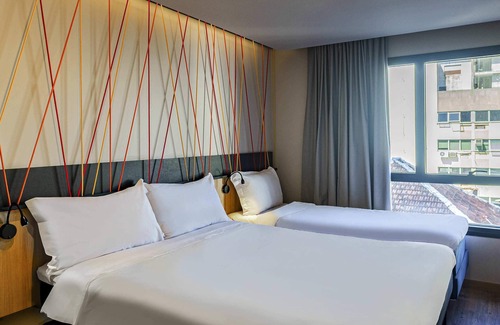 Auxiliadora Hotel | Stylish Ibis Styles Porto Alegre with Spa & Family Comfort
