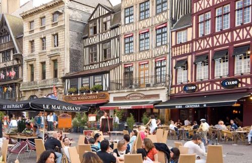Val-de-Reuil Hotel | Discover ibis Styles Rouen Val De Reuil - Pet Friendly Stay