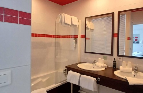 Segre Hotel | Relax at ibis Styles Segre: Spa, Restaurant & Family-Friendly