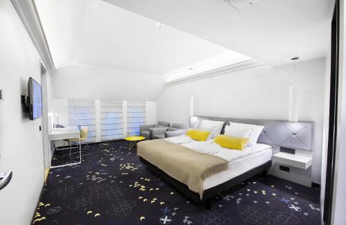 Kesklinn Hotel | Discover Hotel L'Ermitage: 4-Star Comfort & Hot Tub