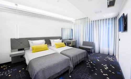 Kesklinn Hotel | Discover Hotel L'Ermitage: 4-Star Comfort & Hot Tub