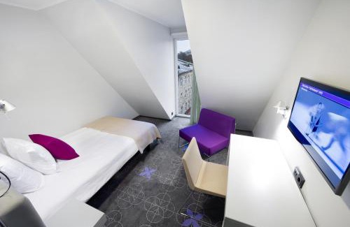 Kesklinn Hotel | Discover Hotel L'Ermitage: 4-Star Comfort & Hot Tub