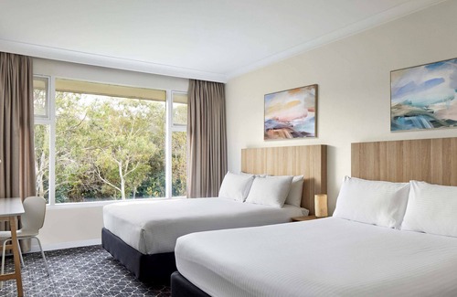 West Tamworth Hotel | Family-Friendly ibis Styles Tamworth with Pool & Spa
