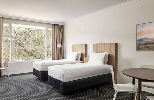 West Tamworth Hotel | Family-Friendly ibis Styles Tamworth with Pool & Spa