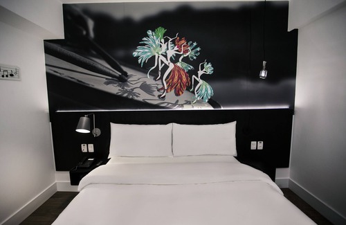 Piracangagua Hotel | Discover Ibis Styles Taubate: Guest Rated 9.2 with Pool