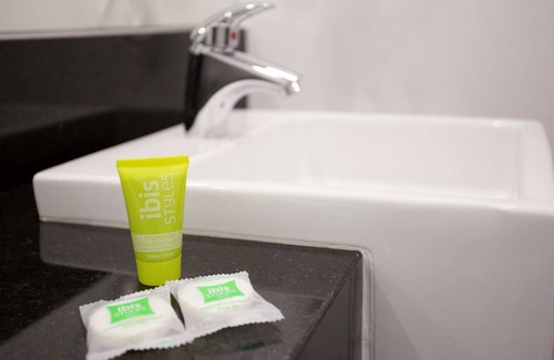 Piracangagua Hotel | Discover Ibis Styles Taubate: Guest Rated 9.2 with Pool