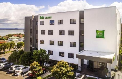 Long Jetty Hotel | Discover Ibis Styles The Entrance: 4-Star Comfort Awaits