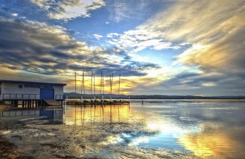 Long Jetty Hotel | Discover Ibis Styles The Entrance: 4-Star Comfort Awaits