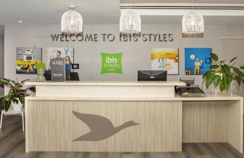 Long Jetty Hotel | Discover Ibis Styles The Entrance: 4-Star Comfort Awaits