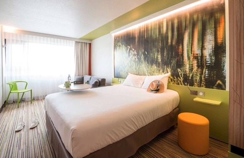 Labege Hotel | Comfortable Ibis Styles Toulouse Labège with Pool & Spa