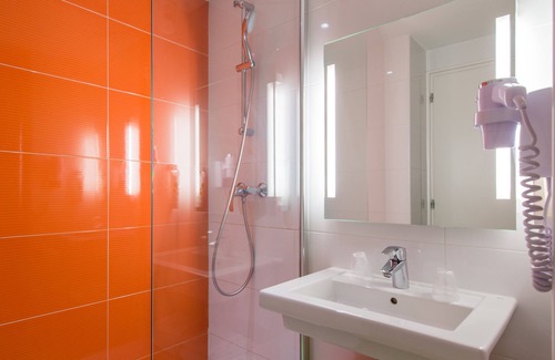 Labege Hotel | Comfortable Ibis Styles Toulouse Labège with Pool & Spa