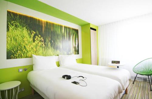 Labege Hotel | Pet-Friendly Ibis Styles Toulouse Labège with Pool Access