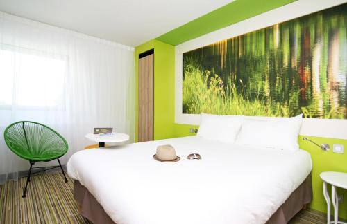 Labege Hotel | Pet-Friendly Ibis Styles Toulouse Labège with Pool Access